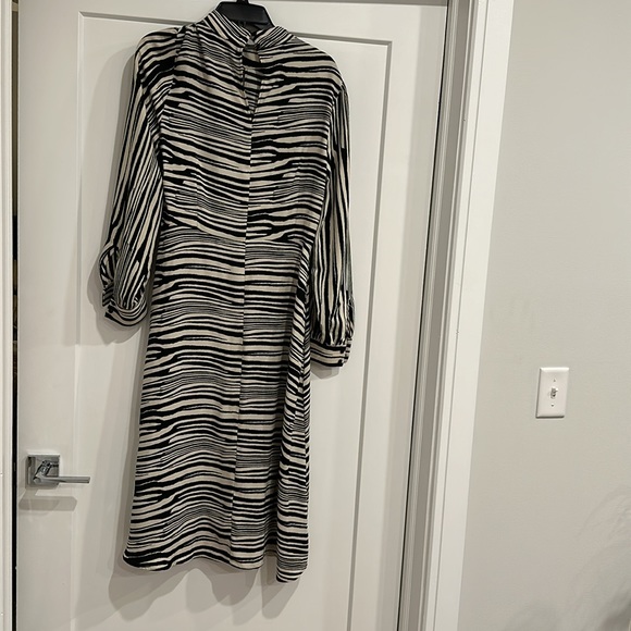Banana Republic midi dress. Perfect for fall. - Picture 3 of 5